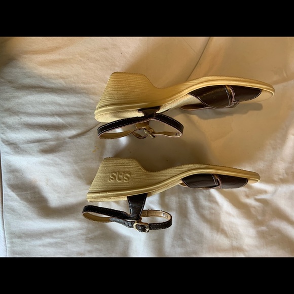 Sandals - Picture 8 of 9